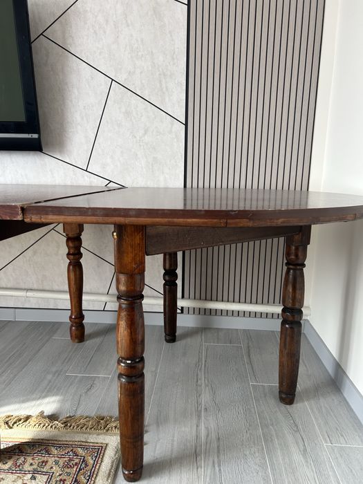 Продается стол для гостиной