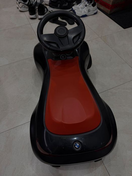 Продаю детскую машину BMW.