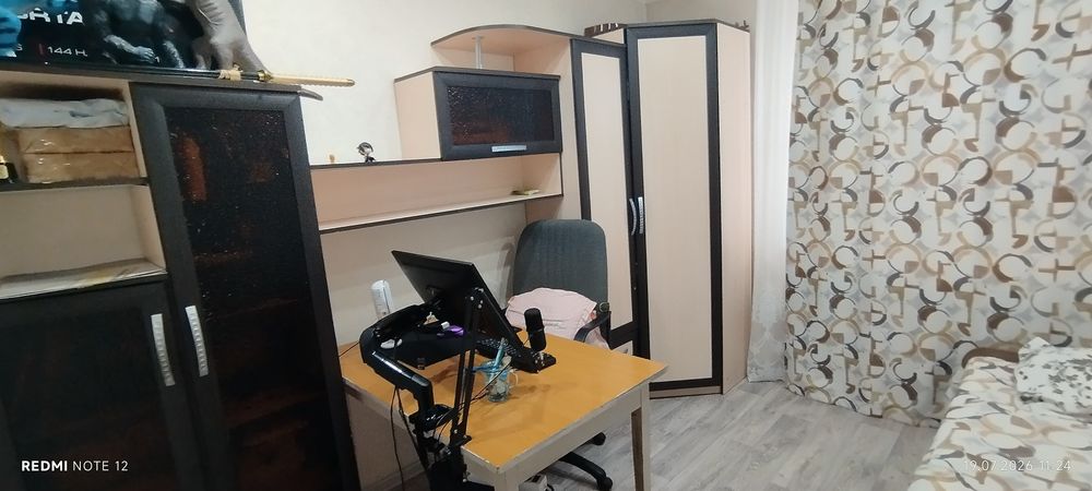 Стенка в комнату