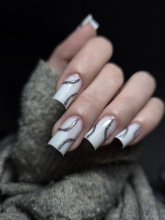 Unghii cu gel si oja semi