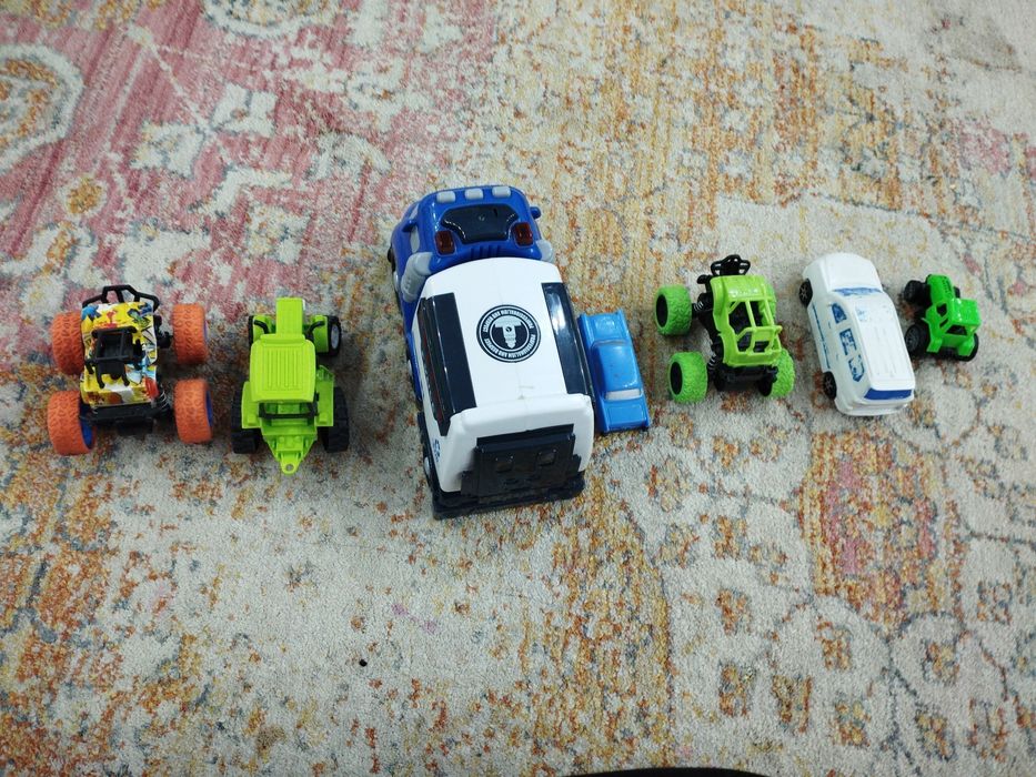 Продам машинки игрушки