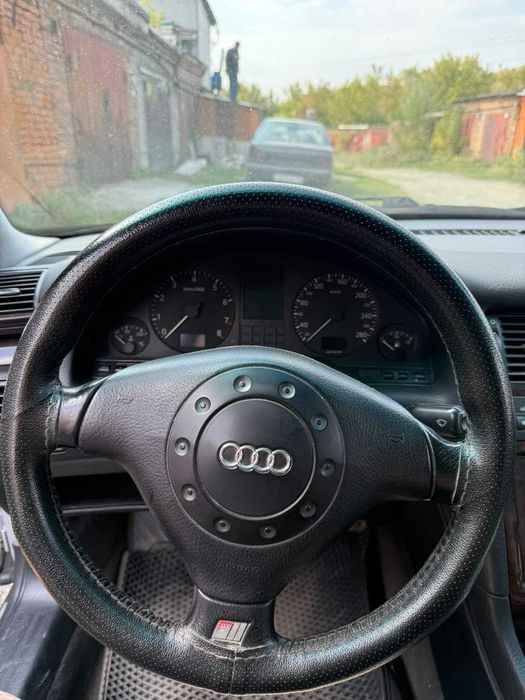 Продам Audi A8 3.7 Quattro (D2)
