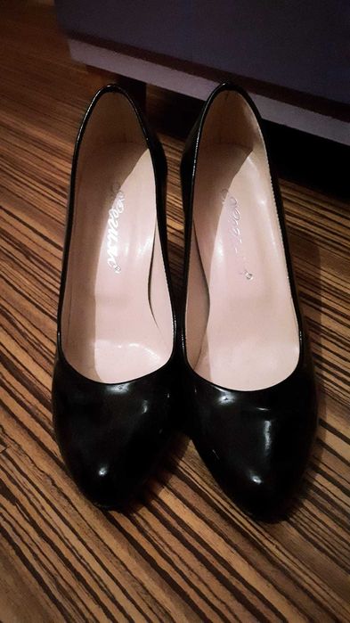 Черни токчета Мегияс