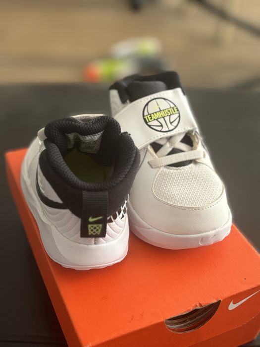 Nike маратонки р-р 22