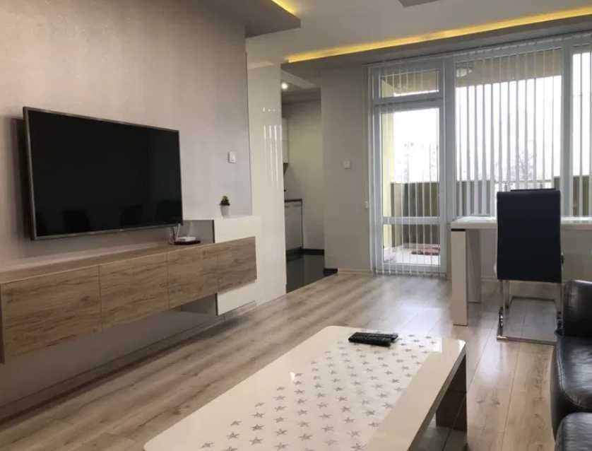 Дава се под наем Тристаен апартамент в Пловдив, Южен - 88 кв.м за 433.5 € - Снимка #2