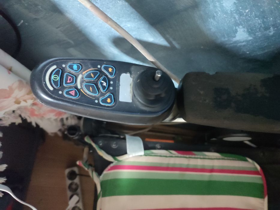 Vând căruț electric iChair MC1 Fără Baterii !!!