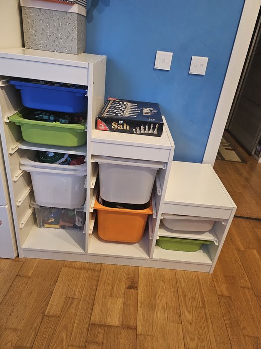 Etajere cu rafturi  si cutii (Ikea)