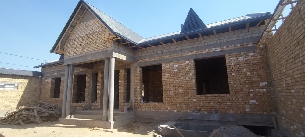 Сугдиёна махалласида уй сотилади.