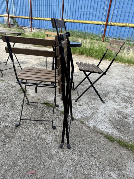 Set mobilier terasă IKEA – 2 mese, 6 scaune pliabile + masă rotundă din sticlă