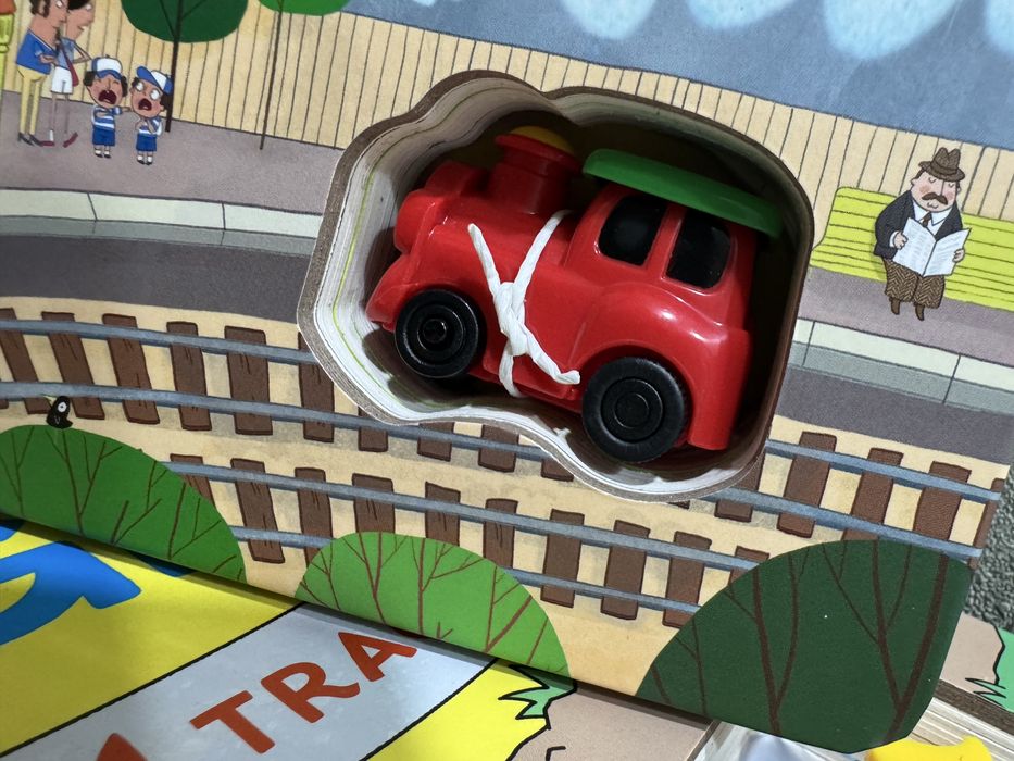 Usborne pull-back busy train book. Carte jucarie trenulet