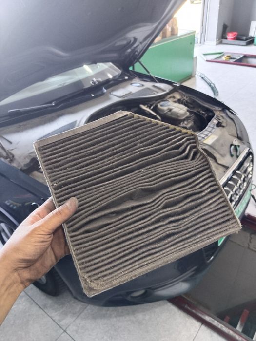 Замена моторного масла и фильтров на автомобиле AUDI A6