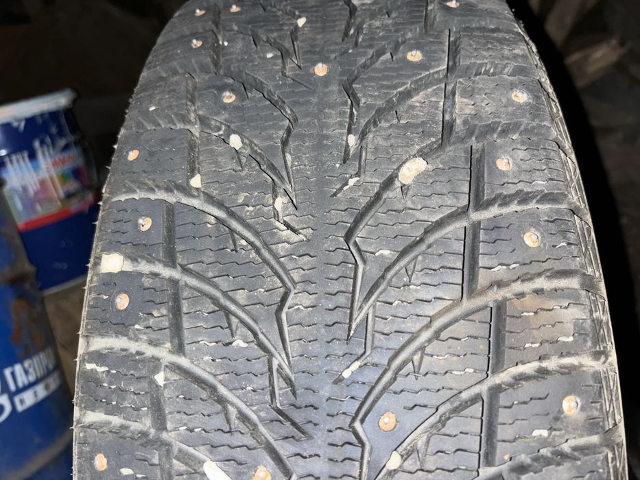 Зимние шины 235/60 R18