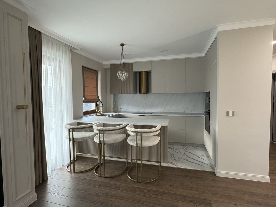 Inchiriez apartament cu 3 camere ultrafinisat modern si cu parcare subterana