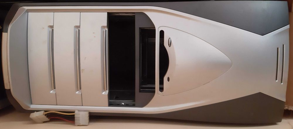Carcase PC de colectie de prin anii 2000-2005