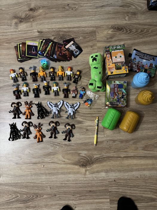 Продам набор игрушек ROBLOX и Minecraft