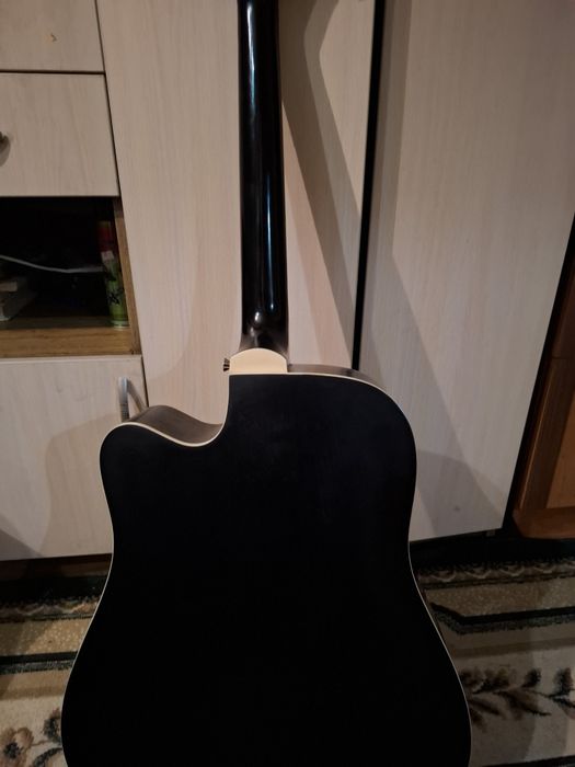 Гитара акустика.