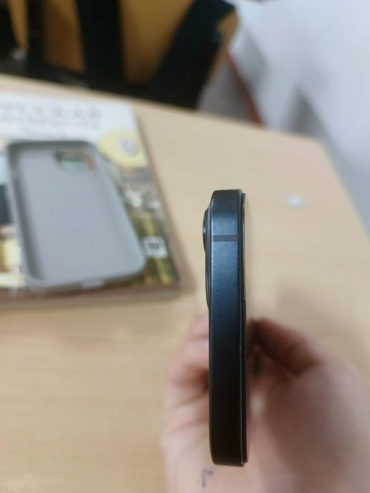 Продам Iphone 13