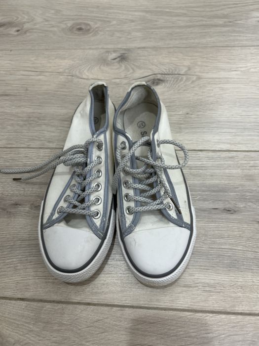 Продается кроссовки летние названия SaljUN