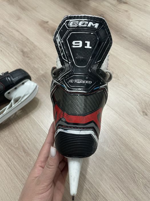 Коньки хоккейные профессиональные