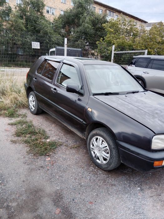 Продам Гольфа 1.6 на ходу.