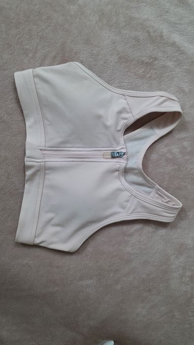 Спортни бюстиета и потници Nike