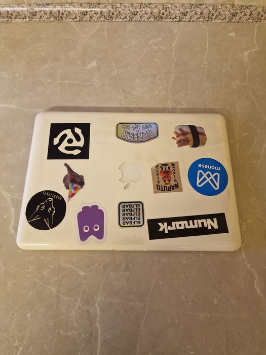 De vânzare macbook an 2009 funcțional cu alimentare originala