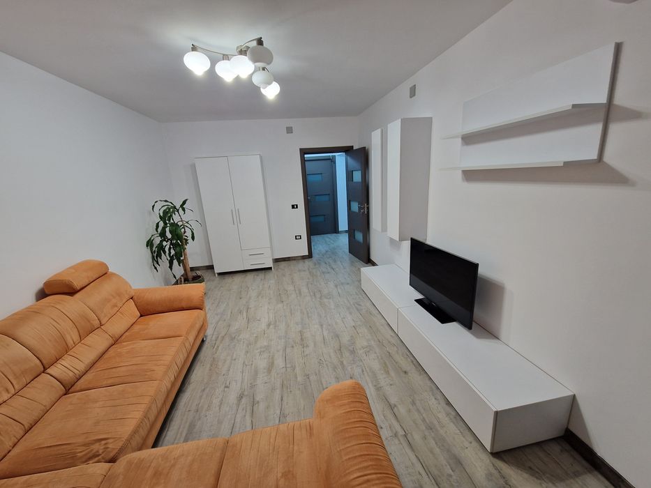 Închiriez apartament 3 camere Dristor metrou