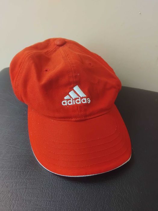 ADIDAS 100% оригинална шапка с козирка