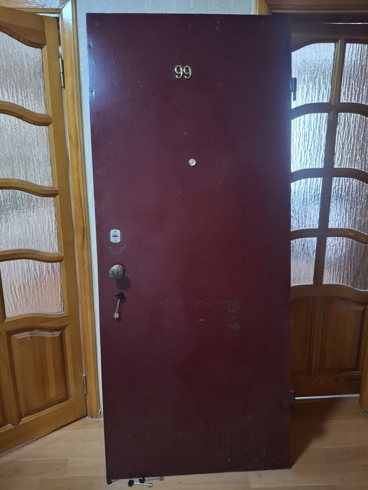 Продам двери входные