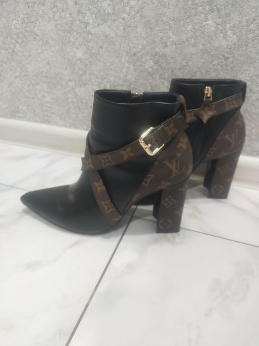 Ботинки натуральная кожа.