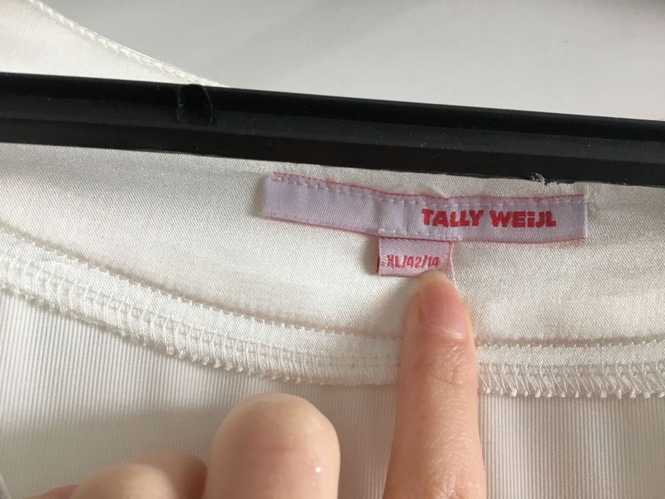 Елегантна дамска рокля