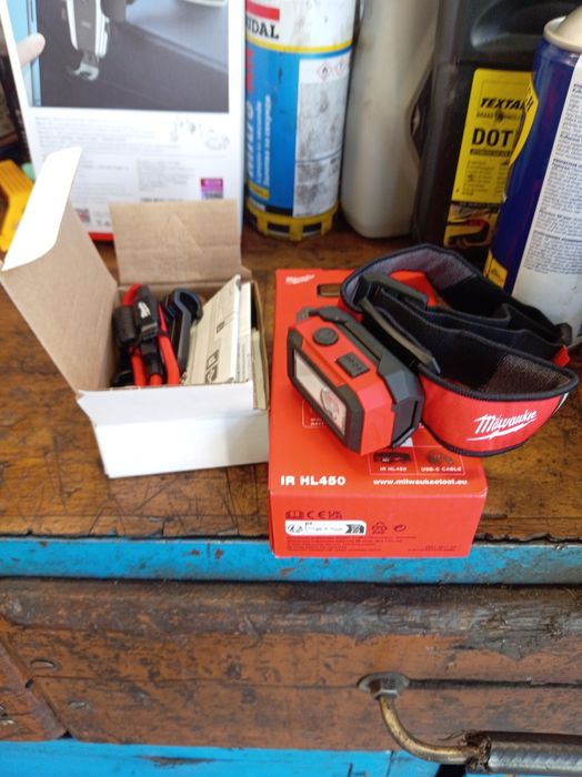 челник Milwaukee IR HL450, неупотребяван, в оригиналната опаковка.