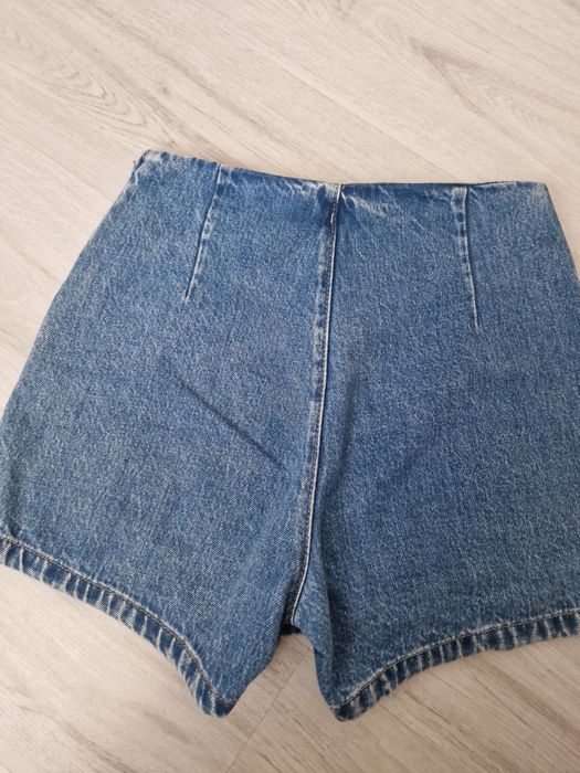 Fusta pantalon scurti blugi Stradivarius