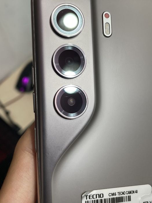 Tecno CAMON 40 8/256 на гарантии