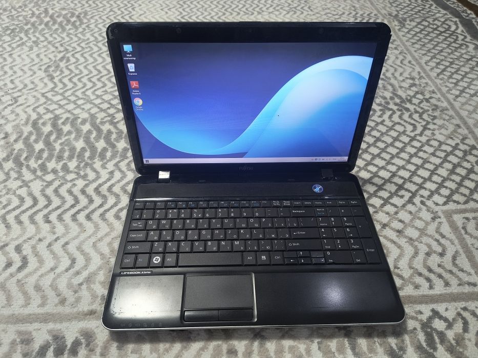 Ноутбук Fujitsu в хорошем состоянии