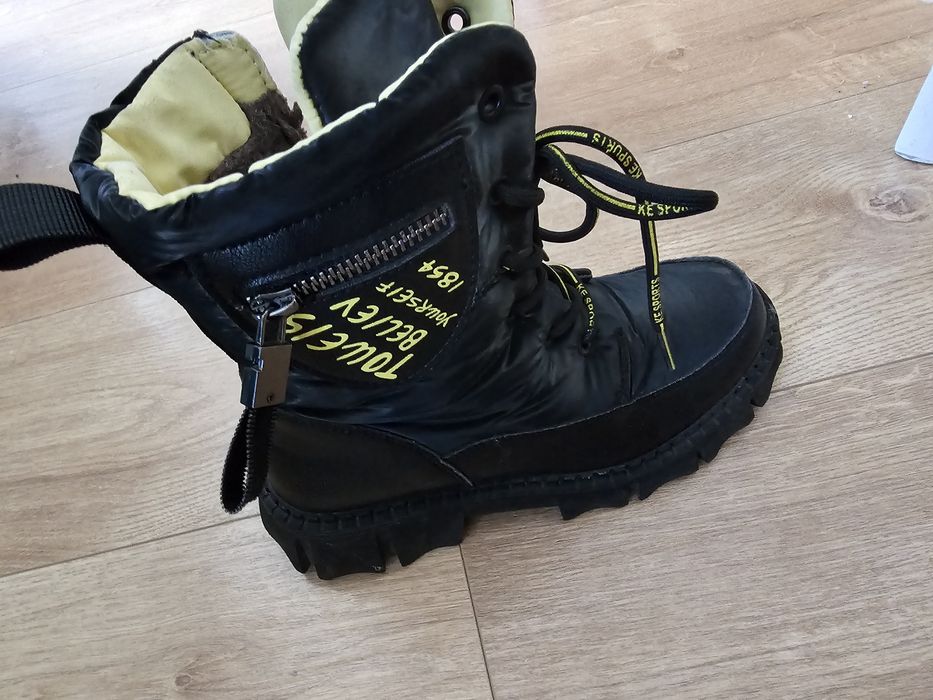 Продам зимние детские ботинки 35 размера