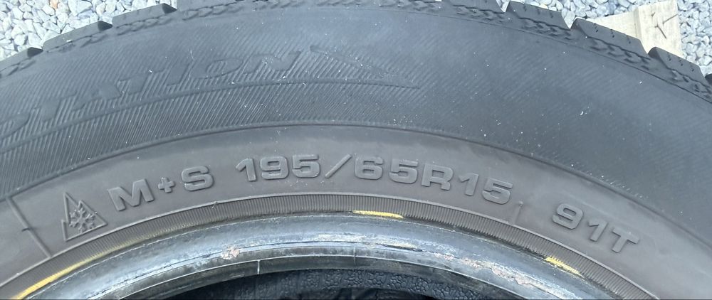 4бр 195/65/15 на 8мм с 25дот Дебица