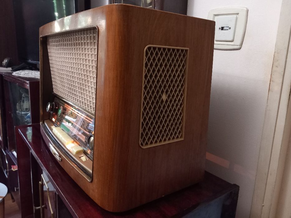 Aparat de radio cu lampi,  Saba feiburg automatic 7
