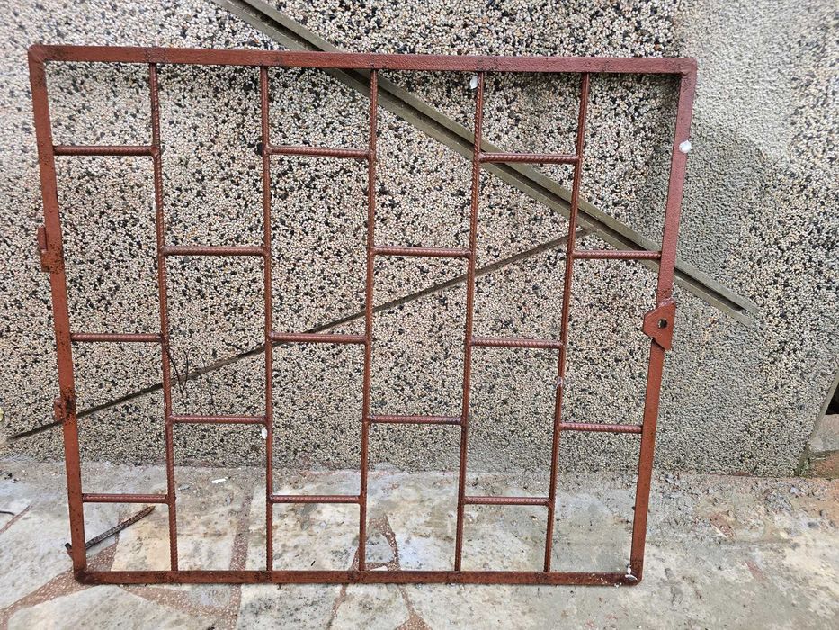 Решетки за прозорци за мазе и Железни парапети