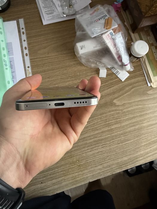 Продам телефон Vivo V25e