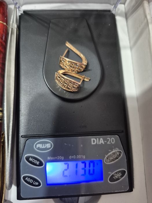 Продаются золотые сережки