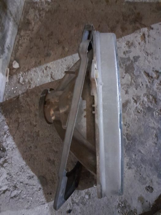 Продам фары джетта 90 года правый