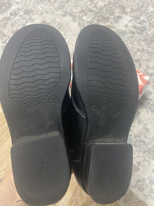 Продам натуральные туфли на мальчика