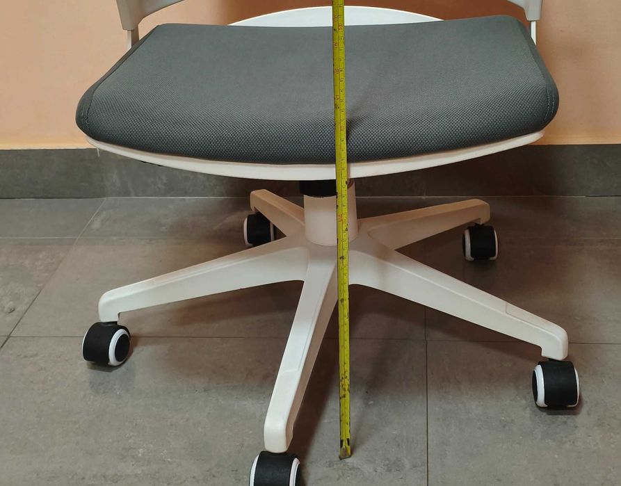 Стол въртящ регулируем БЯЛ