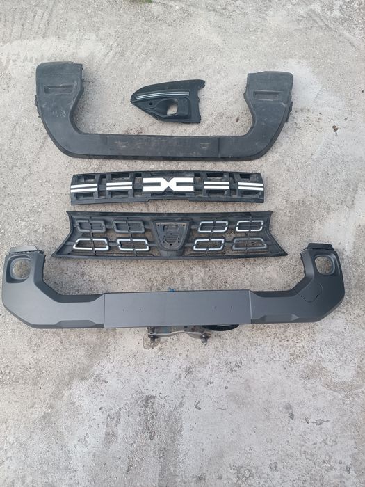 Grila bara Dacia Duster Logan Sandero Jogger Sandero Stepway bara fata Dacia Duster Sandero Logan Jogger Sandero Stepway bara fata Renault Megane3 far