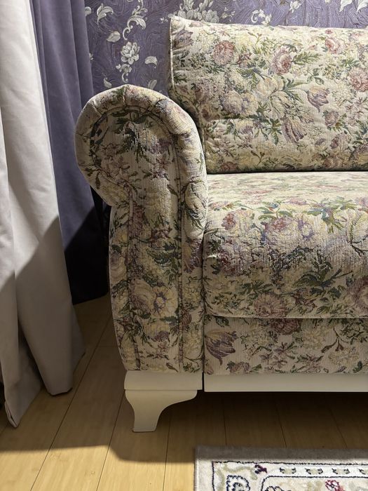 Продам качественный диван из гобелена