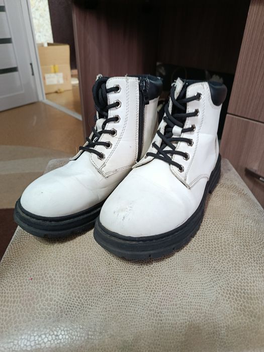 Продается детская обувь