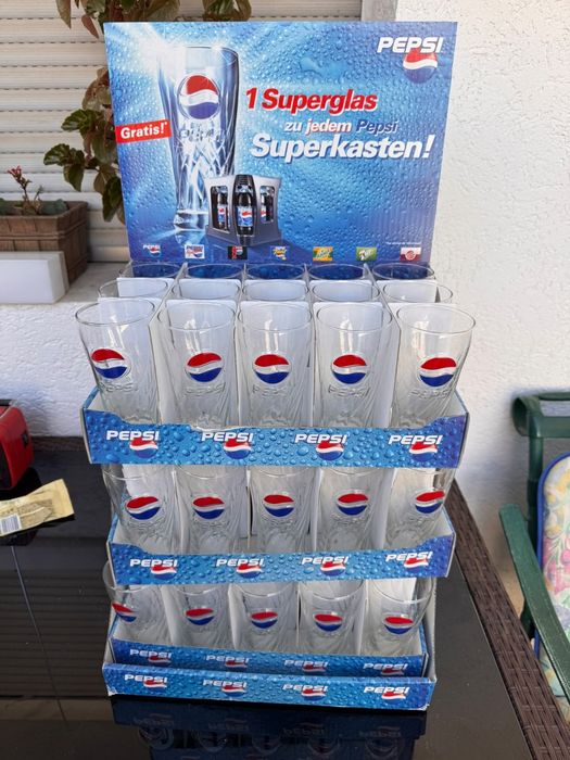 Продавам оригинални Ретро чаши на Кока Кола и Пепси