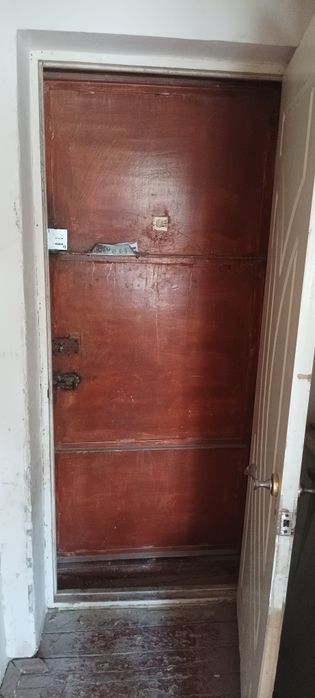 Temir eshik sotiladi