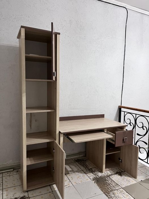 Шкаф и рабочий стол